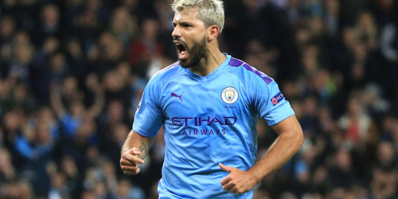 Defining a legend: beyond trophies